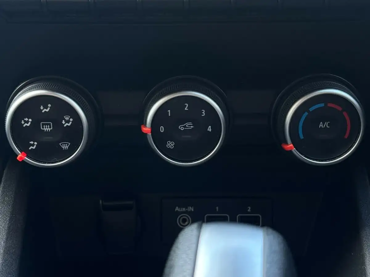2020-renault-clio-10-tce-iconic-100bhp-cvt-big-23