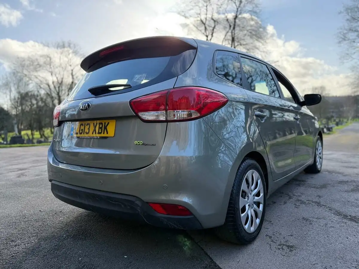 2013-kia-carens-16-gdi-1-big-3