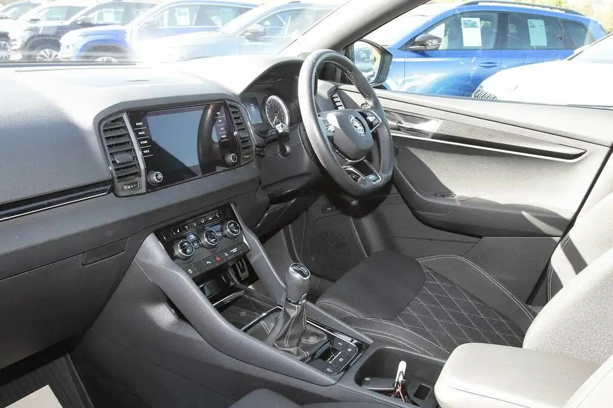 2021-skoda-karoq-15-tsi-sportline-big-1