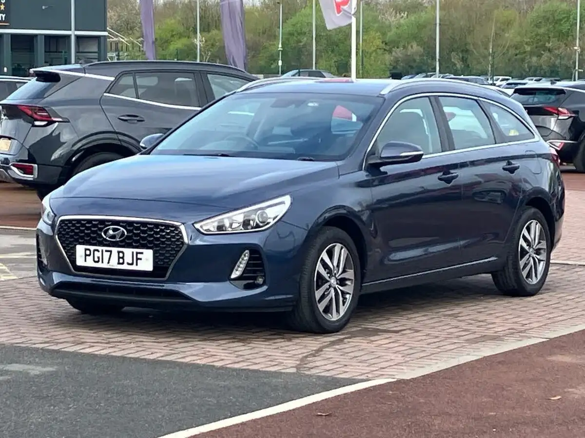 2017-hyundai-i30-14-t-gdi-se-nav-tourer-big-26