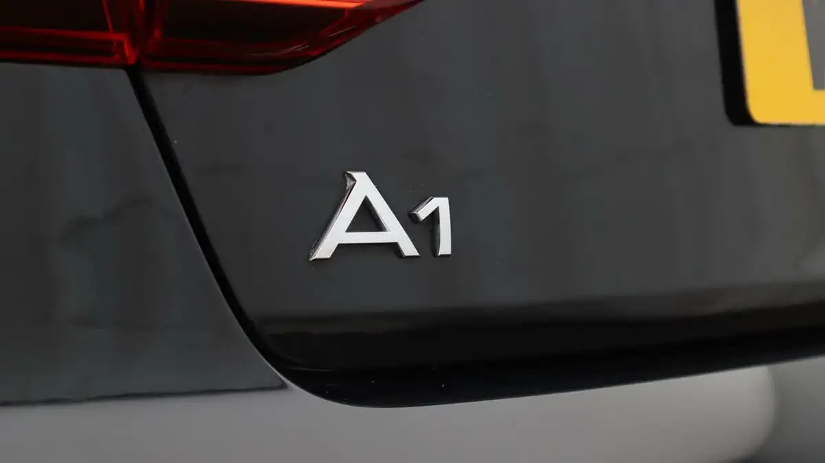 2021-audi-a1-10-25-tfsi-technik-big-20