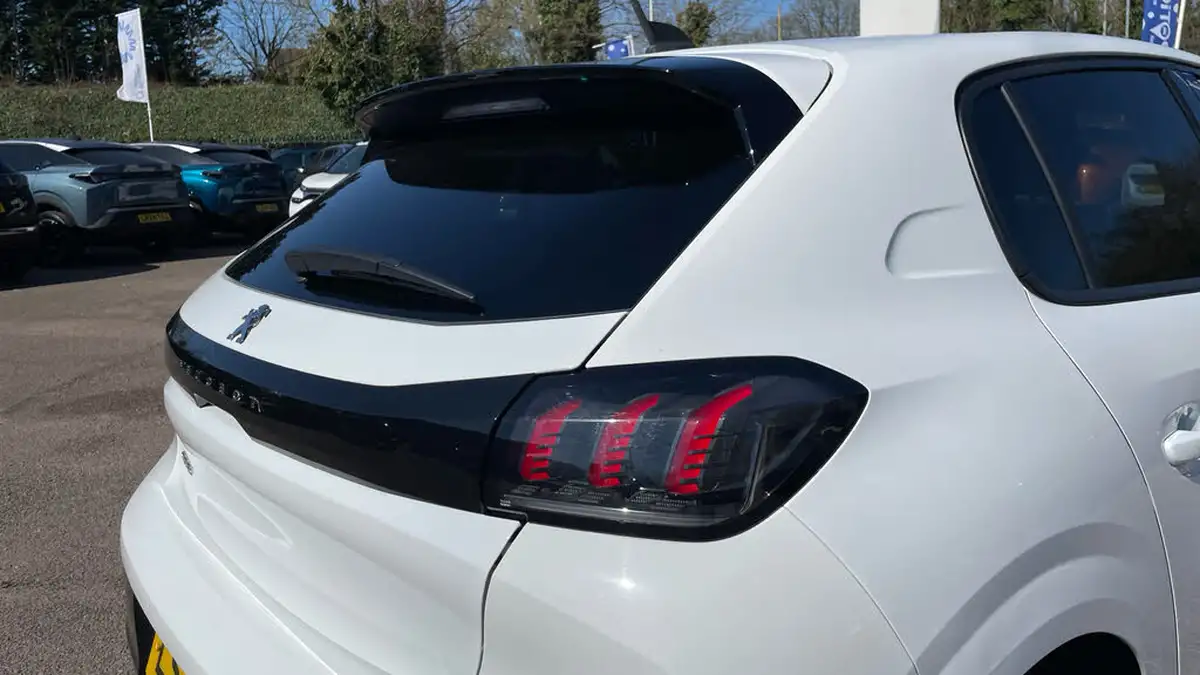 2020-peugeot-208-12-puretech-allure-premium-100bhp-big-44