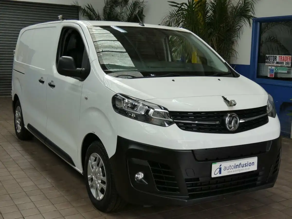 2021-vauxhall-vivaro-big-0
