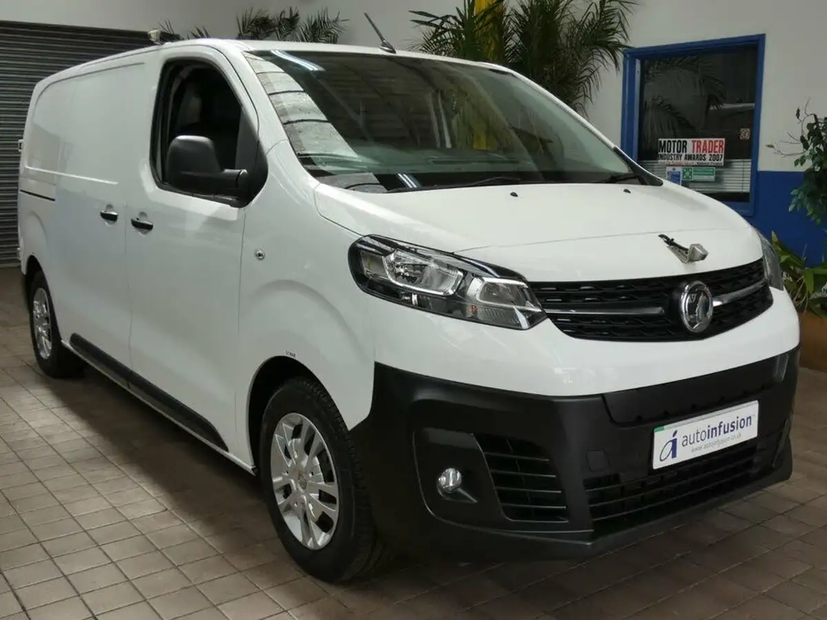 2021-vauxhall-vivaro-big-24
