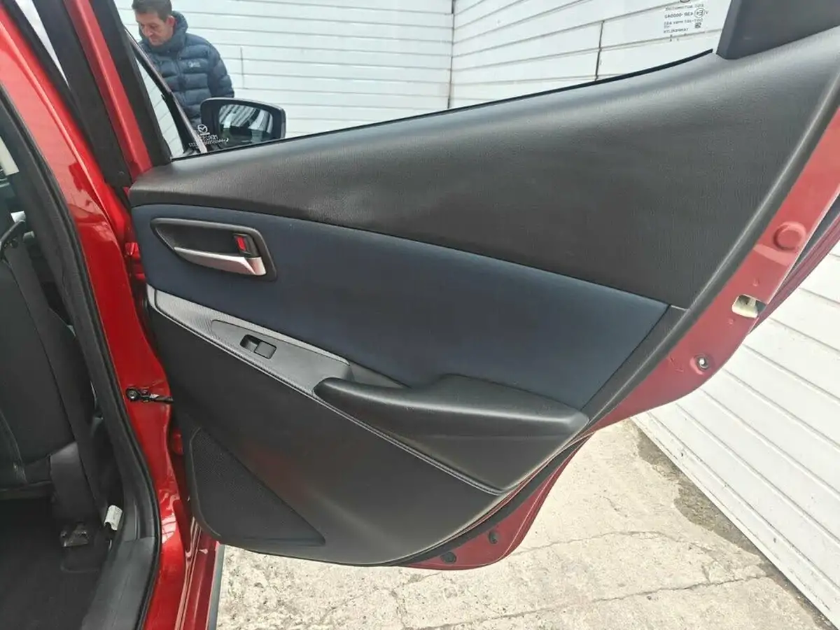 2015-mazda-mazda2-15-sport-black-big-35
