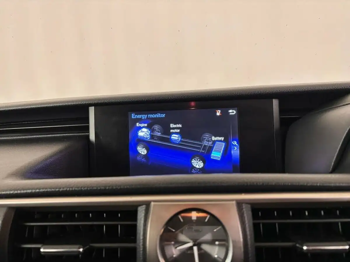2017-lexus-is-300h-25-sport-big-39