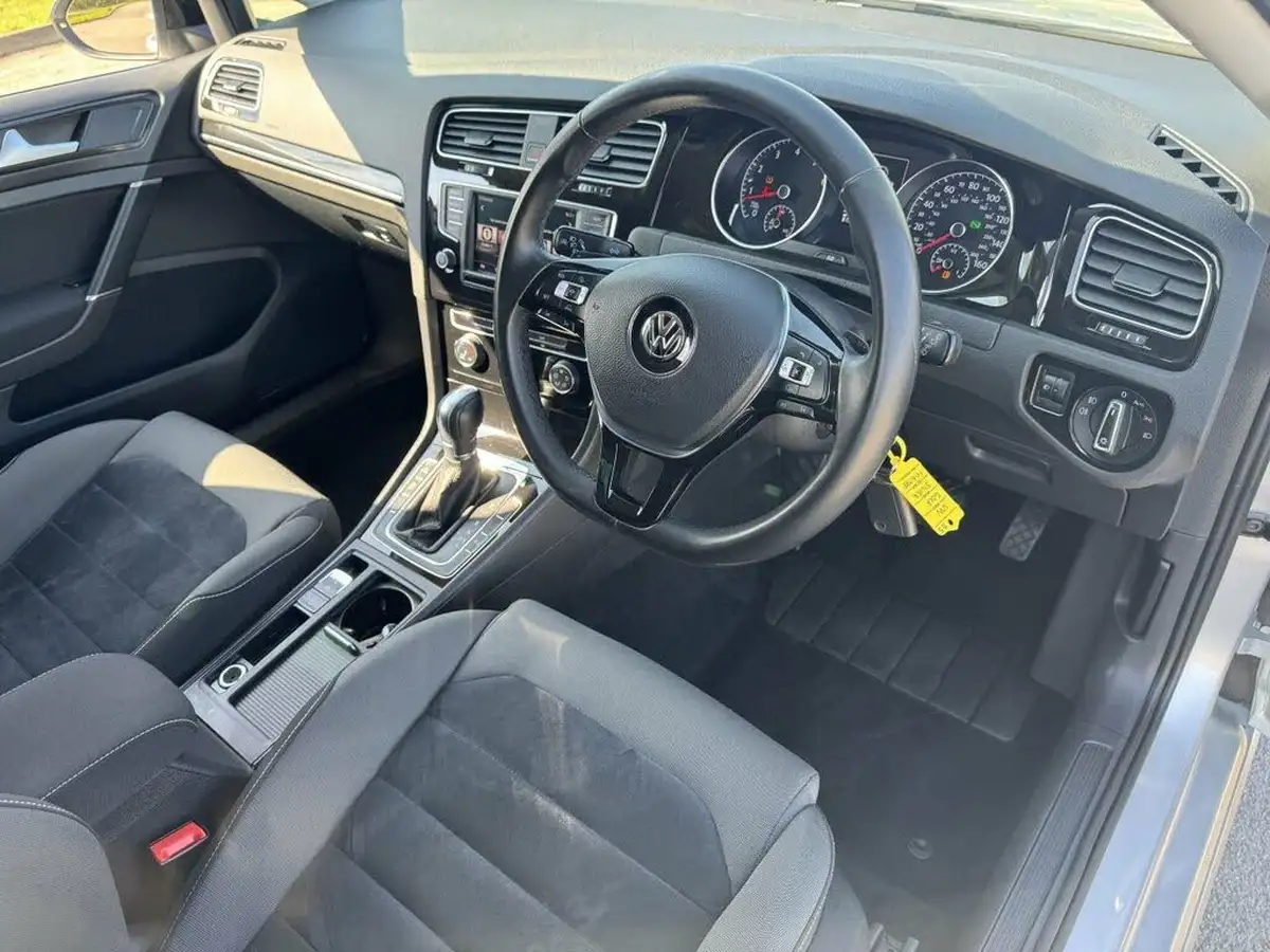 2016-volkswagen-golf-14-tsi-gt-actbmtss-hatchback-5d-dsg-big-9