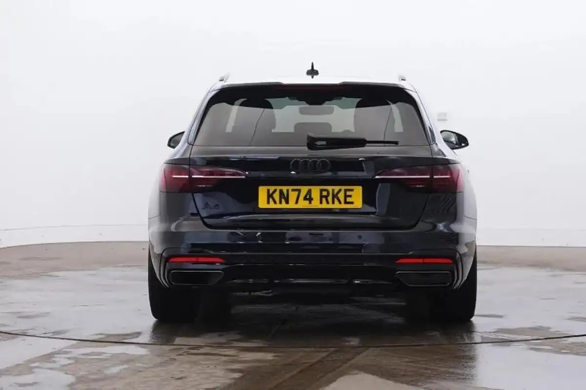 2024-audi-a4-avant-20-35-tdi-black-edition-big-19