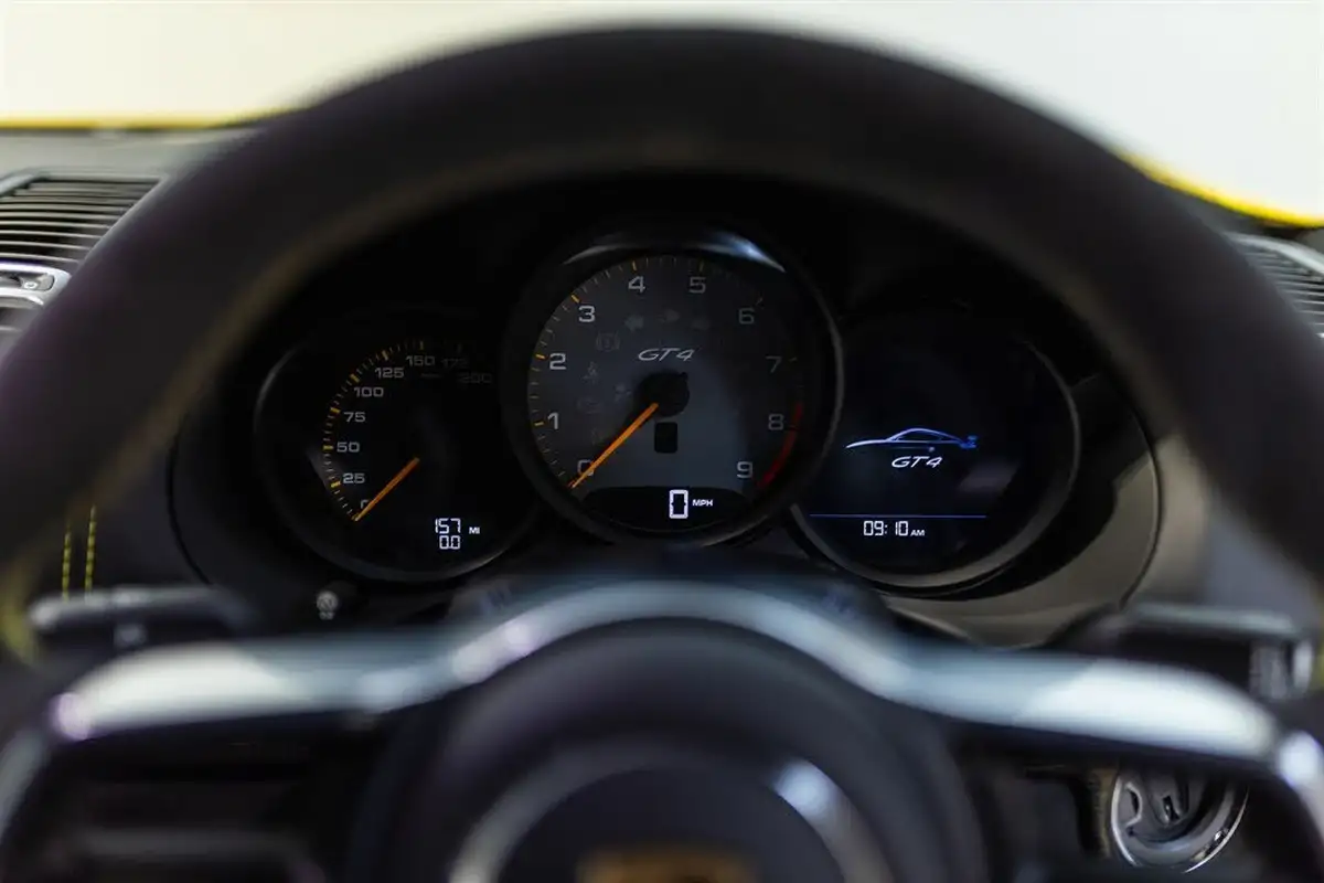 2015-porsche-cayman-38-gt4-big-22
