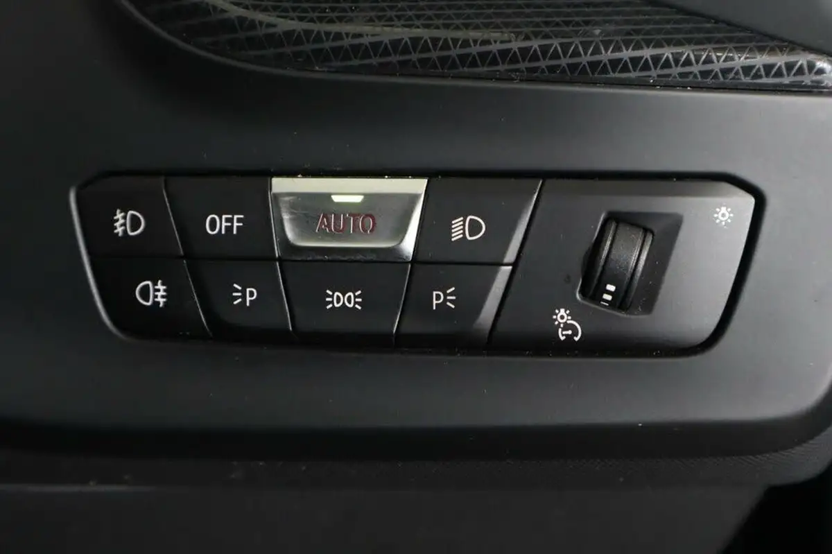 2022-bmw-2-series-15-218i-sport-lcp-coupe-4d-dct-big-21