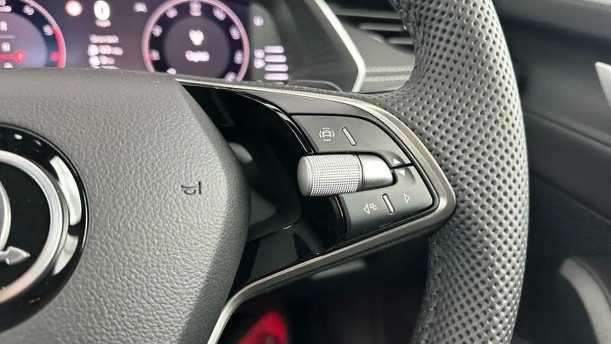 2025-skoda-octavia-15-tsi-e-tec-sportline-hatchback-big-20