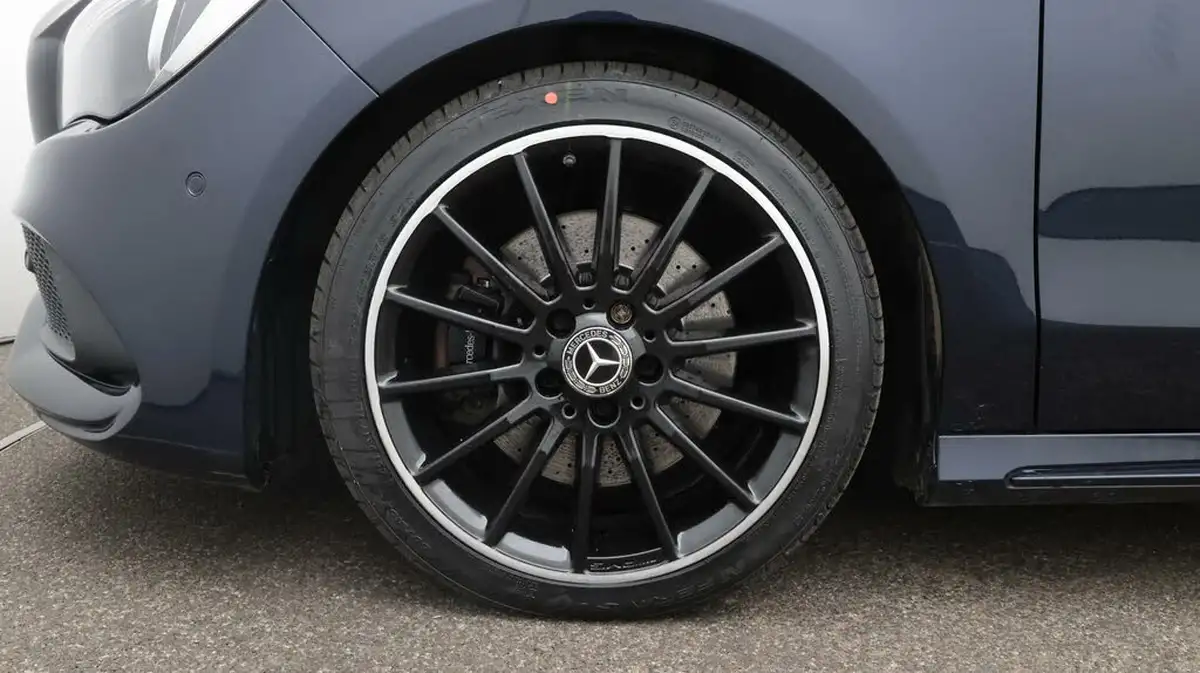 2018-mercedes-benz-cla-21d-cla-220-amg-line-coupe-4d-big-18