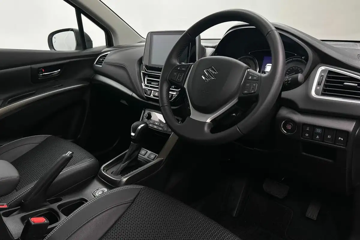 2024-suzuki-s-cross-15-ultra-allgrip-big-6