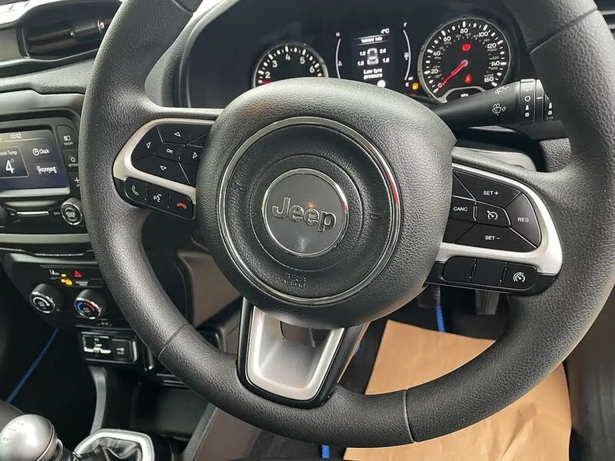 2019-jeep-renegade-10-gse-sport-big-21