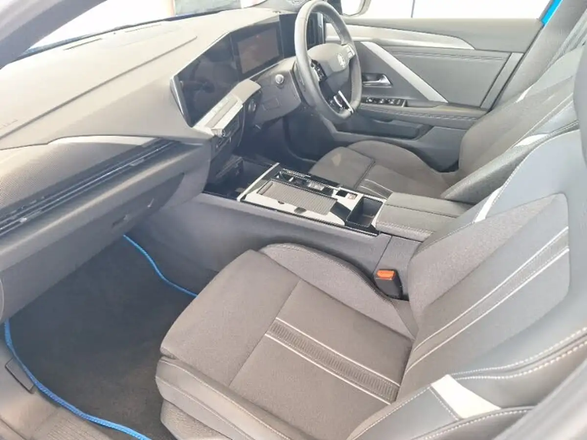 2023-vauxhall-astra-12-turbo-gs-hatchback-auto-big-4