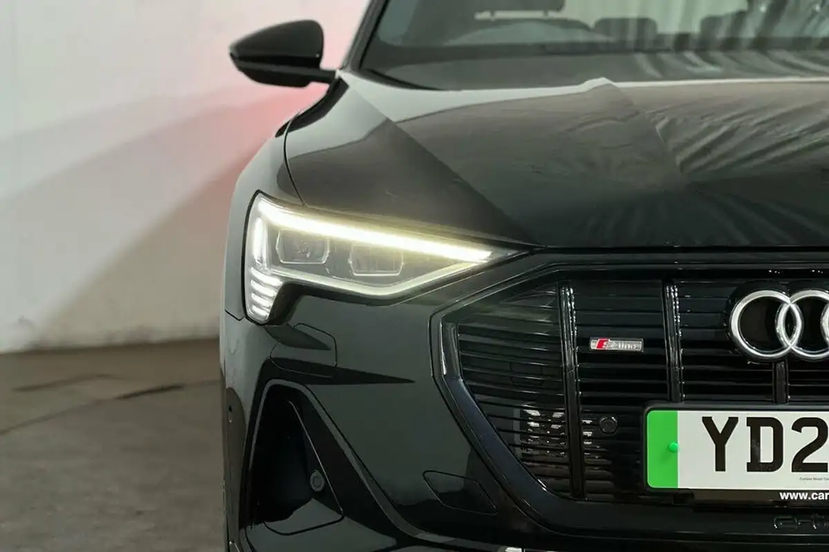 2021-audi-e-tron-50e-black-edition-station-wagon-big-12