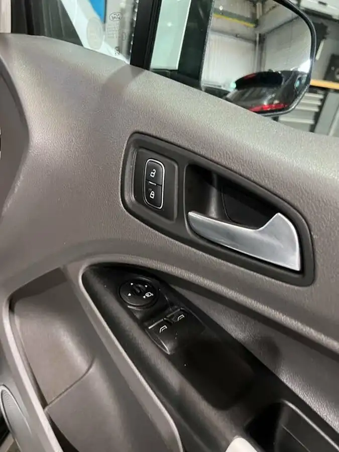 2022-ford-transit-connect-big-24