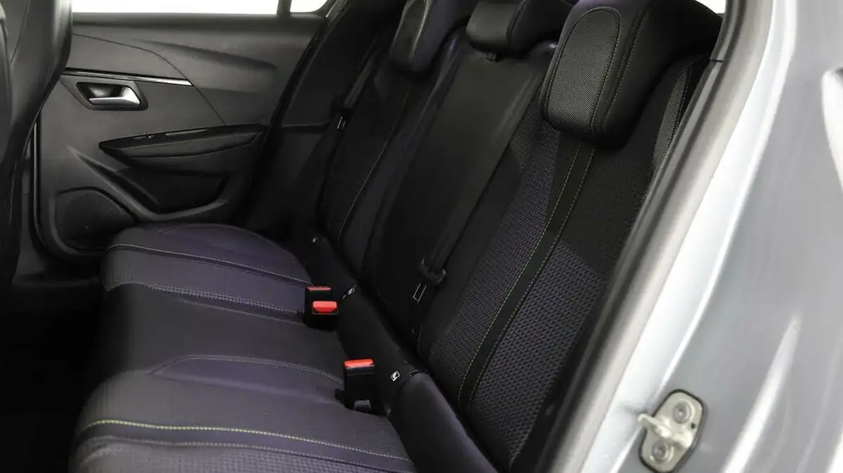 2021-peugeot-208-e-gt-50kwh-big-14