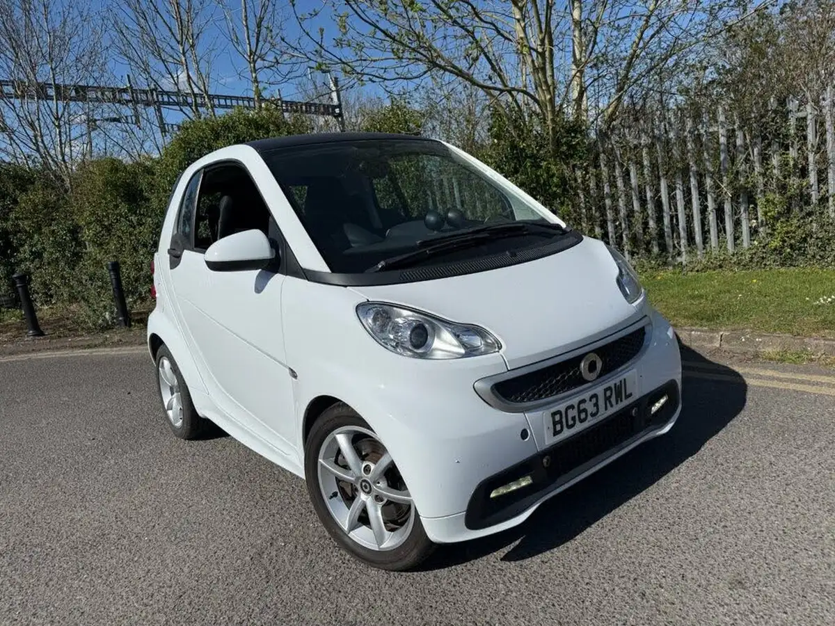 2013-smart-fortwo-10-edition-21-coupe-big-13