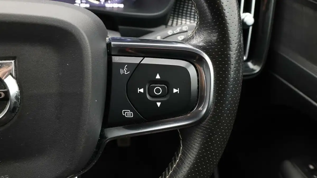 2021-volvo-xc40-15-t5-r-design-pro-262bhp-big-26