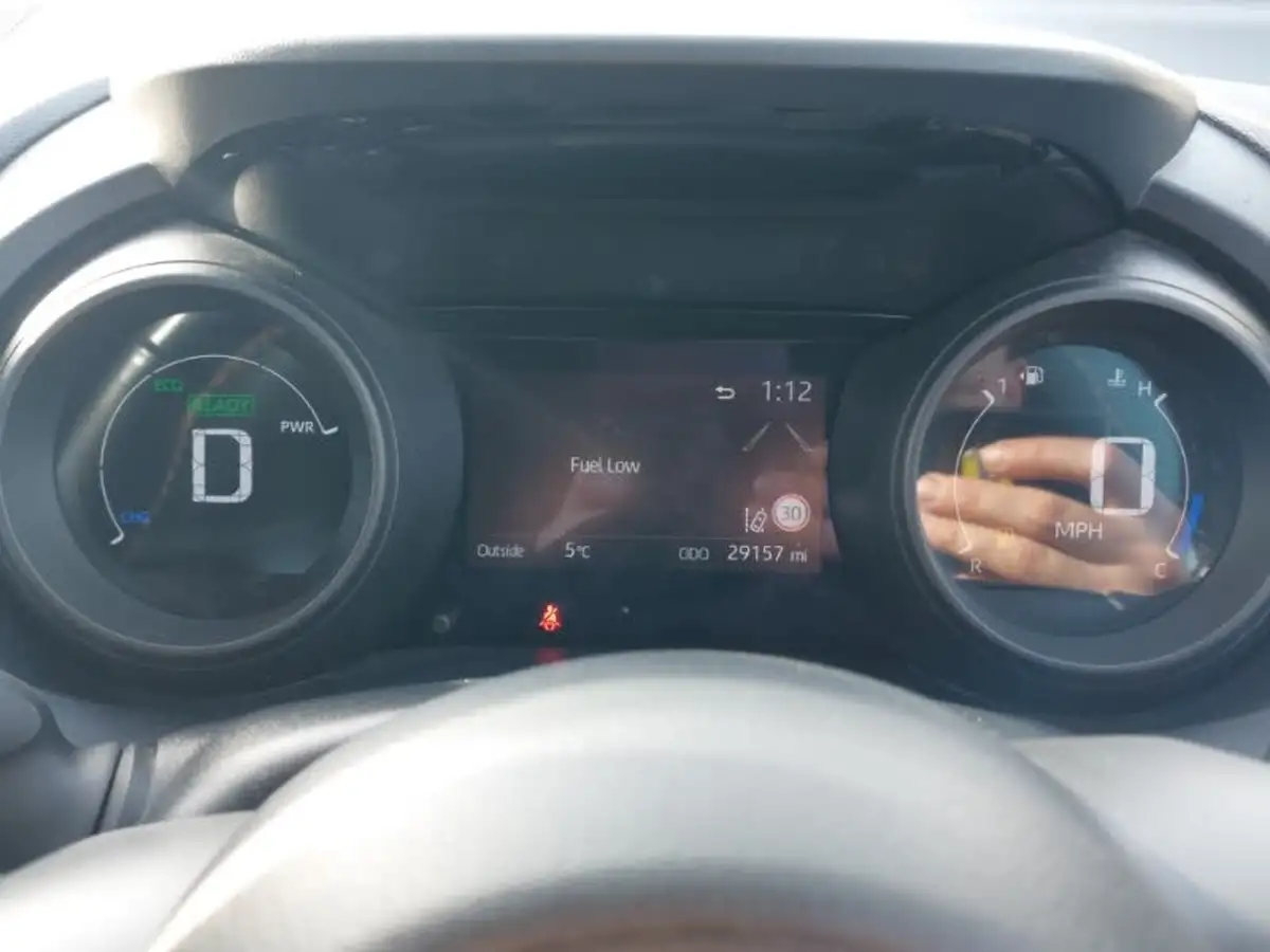 2021-toyota-yaris-cross-15-vvt-i-icon-big-14