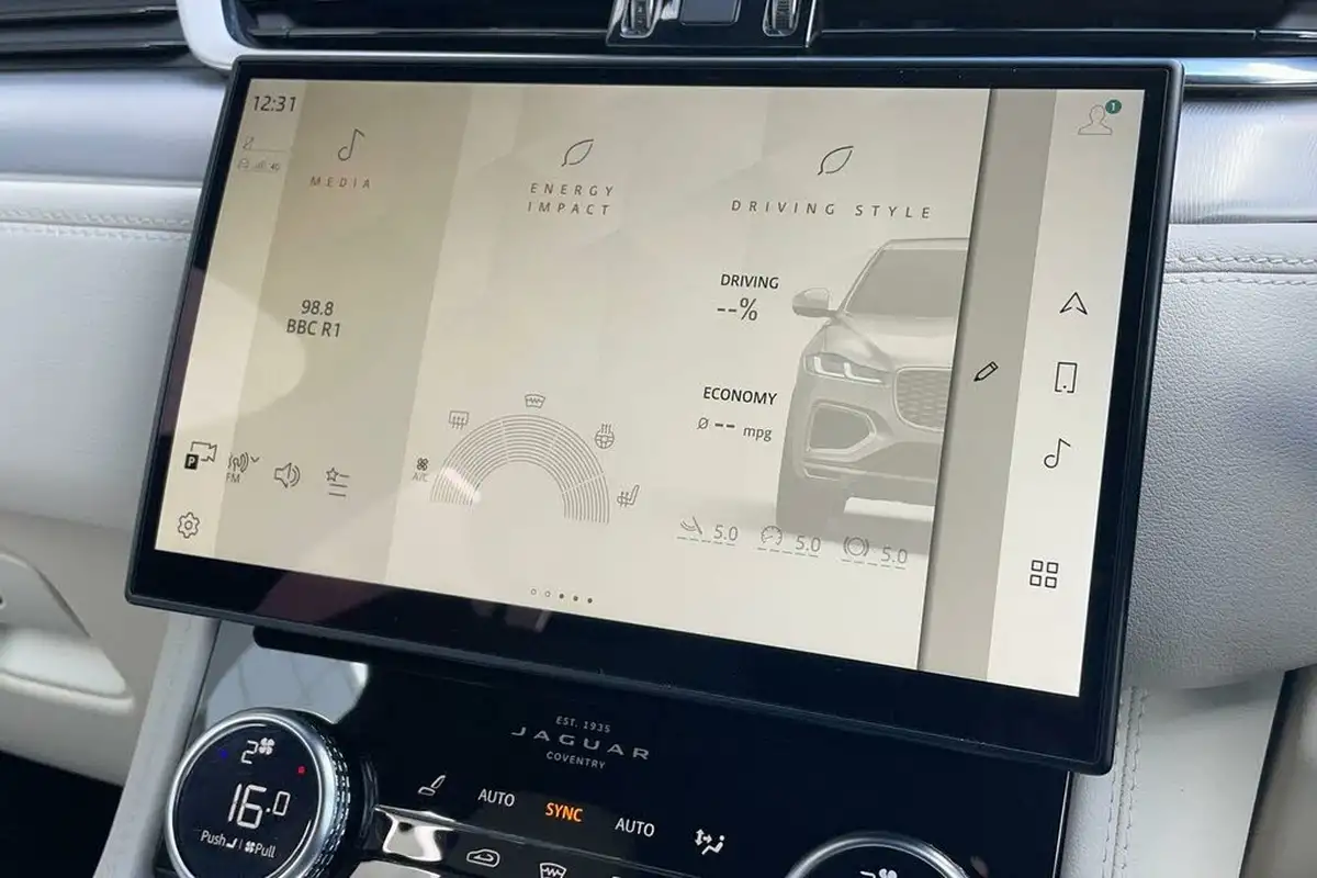 2022-jaguar-f-pace-20-d200-r-dynamic-s-big-50