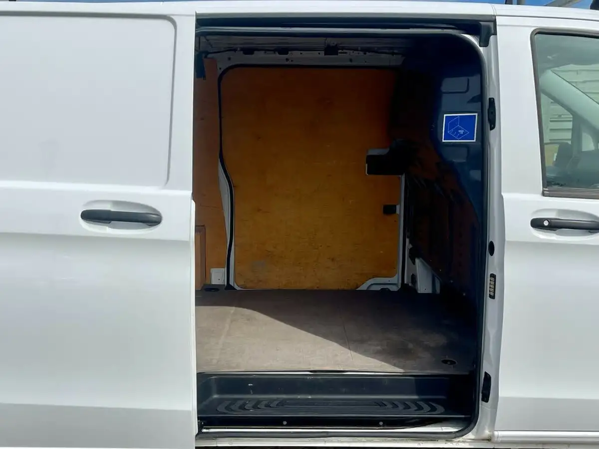 2021-mercedes-benz-vito-18-cdi-114-progressive-l2-panel-big-40