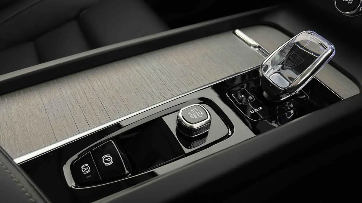 2024-volvo-xc60-20-t8-ultimate-dark-big-19