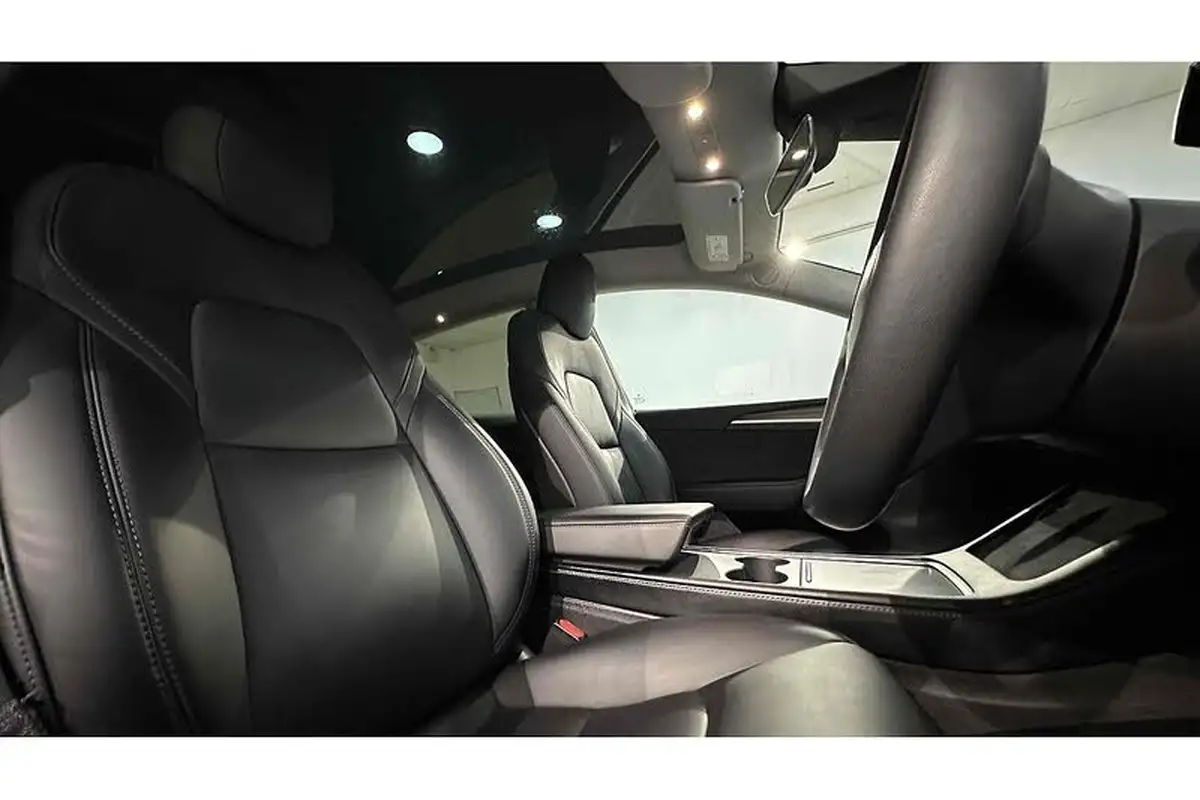 2022-tesla-model-y-e-long-range-big-25