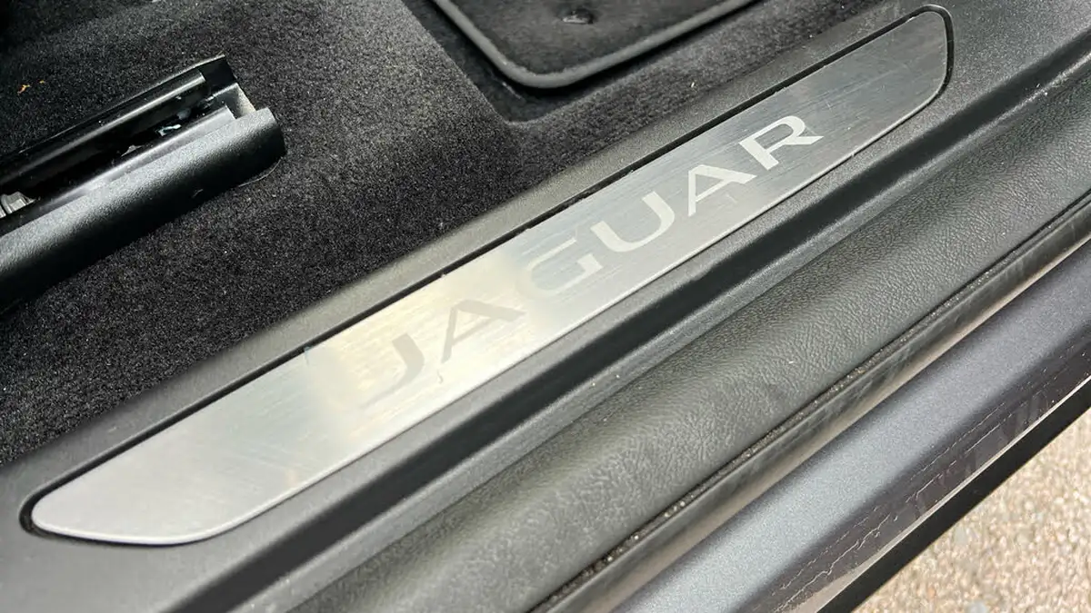 2023-jaguar-i-pace-ev400-r-dynamic-hse-black-big-19