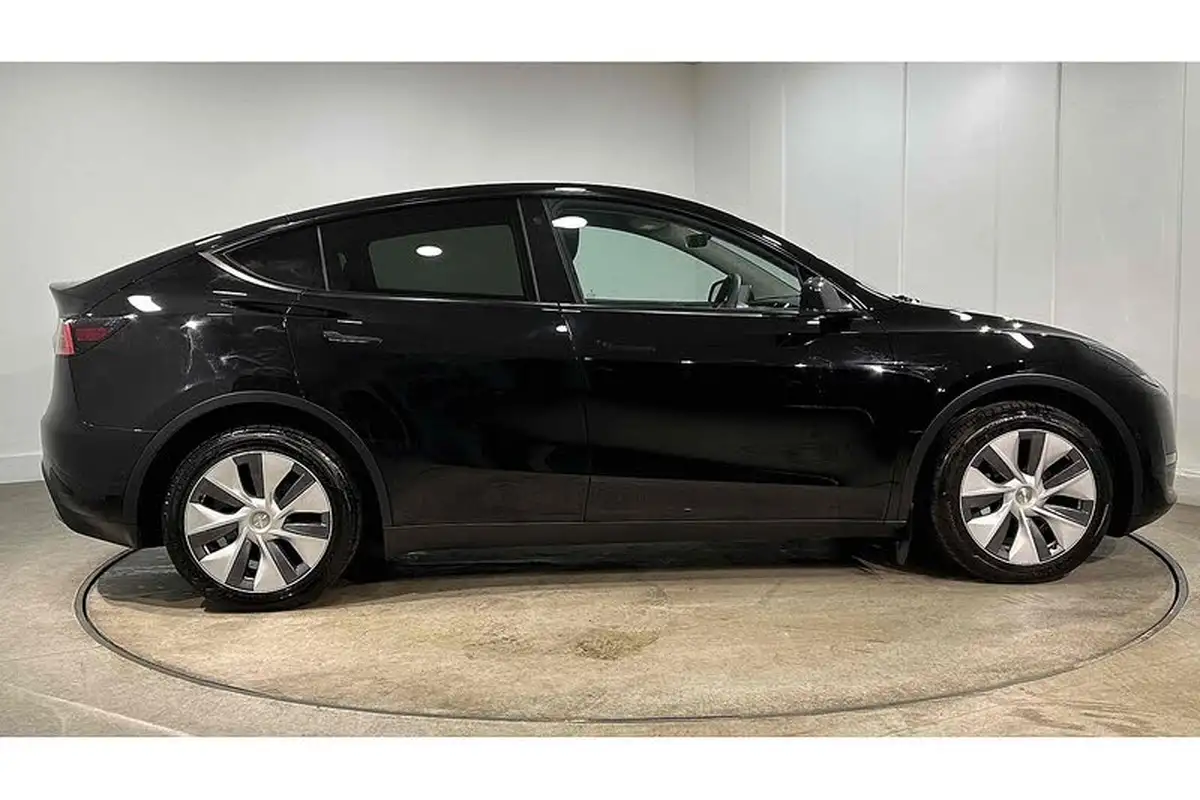 2022-tesla-model-y-e-long-range-big-3