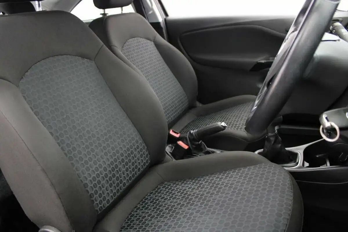 2015-vauxhall-corsa-14-sting-3d-big-21