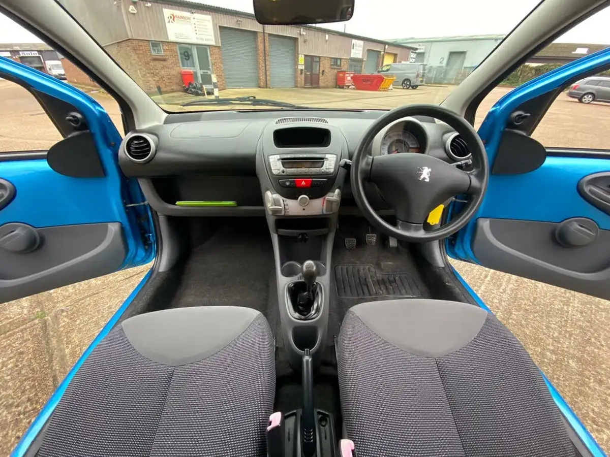 2008-peugeot-107-10-urban-3d-big-27