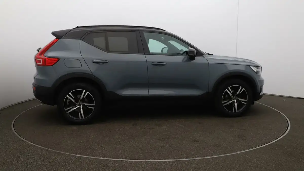 2020-volvo-xc40-15-t3-r-design-big-41
