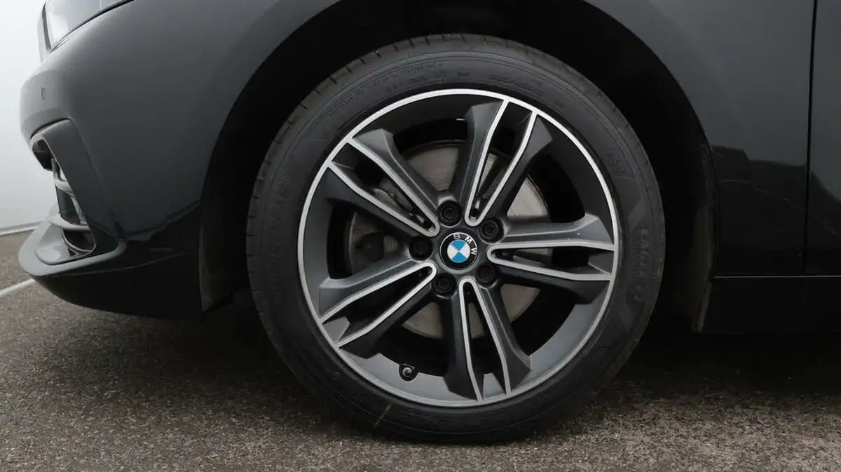 2022-bmw-1-series-20td-118d-sport-big-18