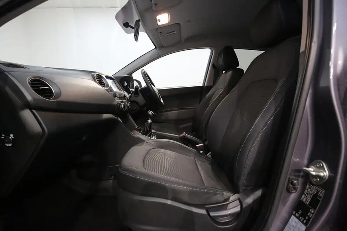 2019-hyundai-i10-10-play-big-17