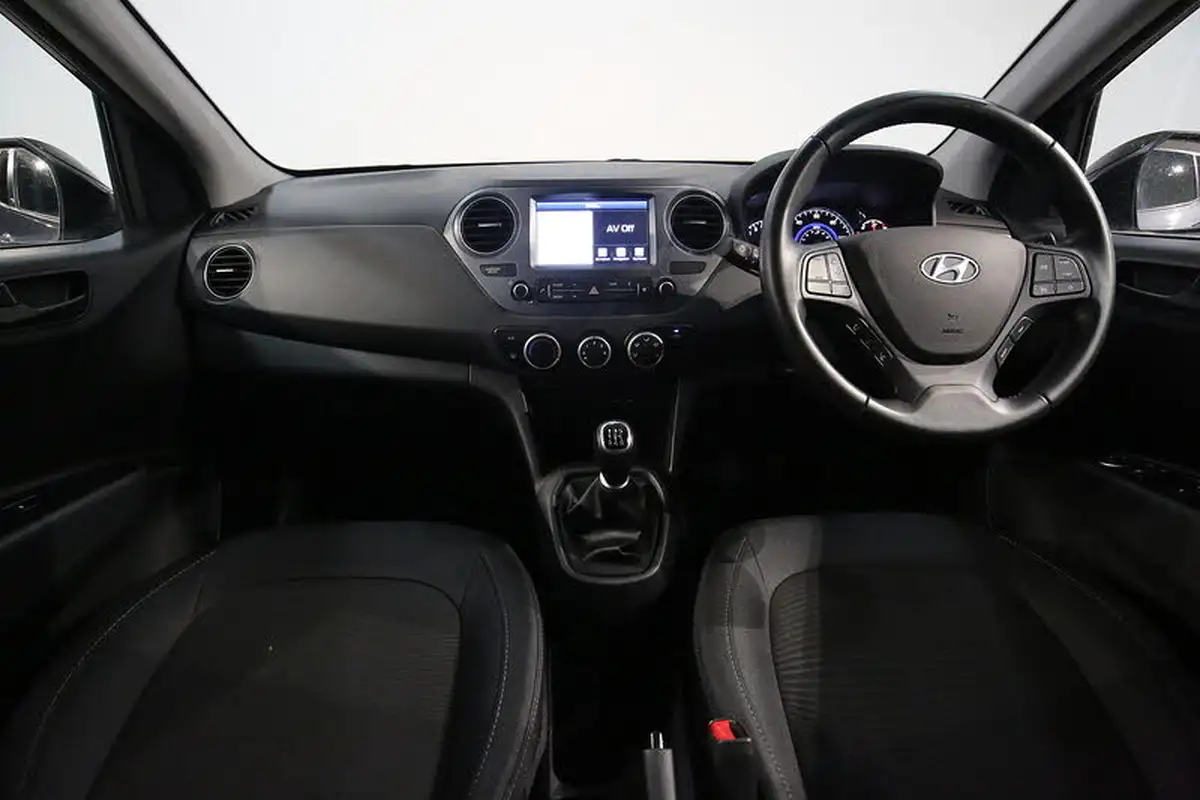 2019-hyundai-i10-10-play-big-21