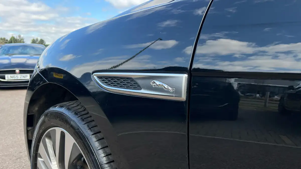 2022-jaguar-f-pace-20-p250-r-dynamic-hse-big-19