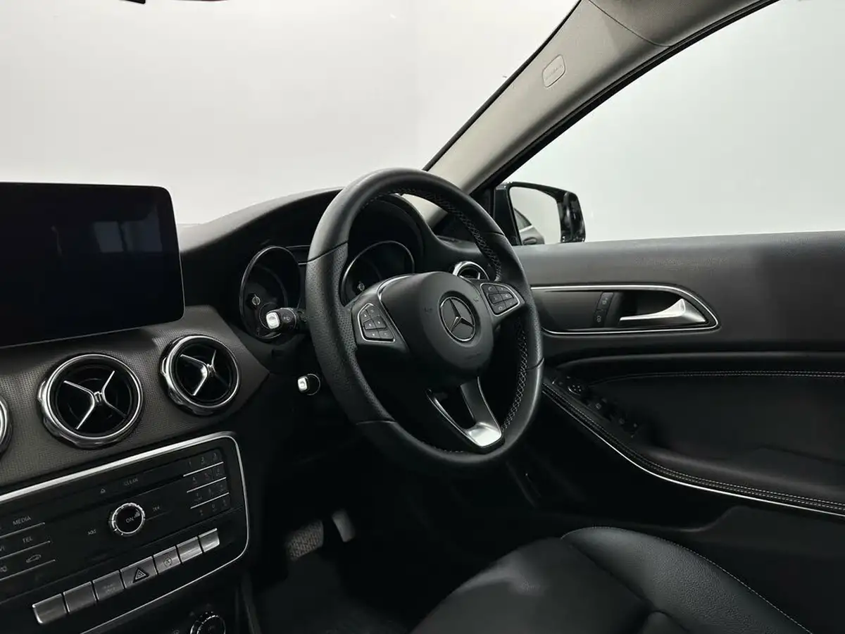 2017-mercedes-benz-gla-class-21d-gla-200d-sport-ss-7g-dct-big-9