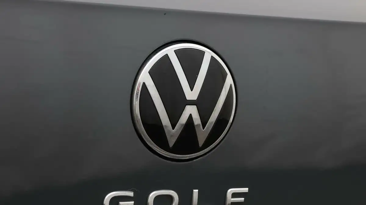 2023-volkswagen-golf-10-tsi-life-hatchback-big-20