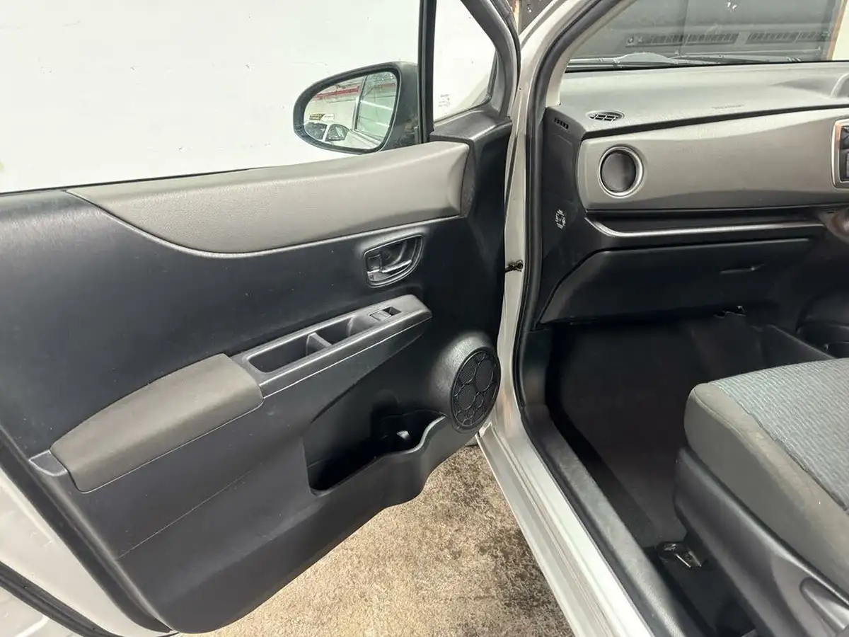 2012-toyota-yaris-133-tr-vvt-i-5d-big-42