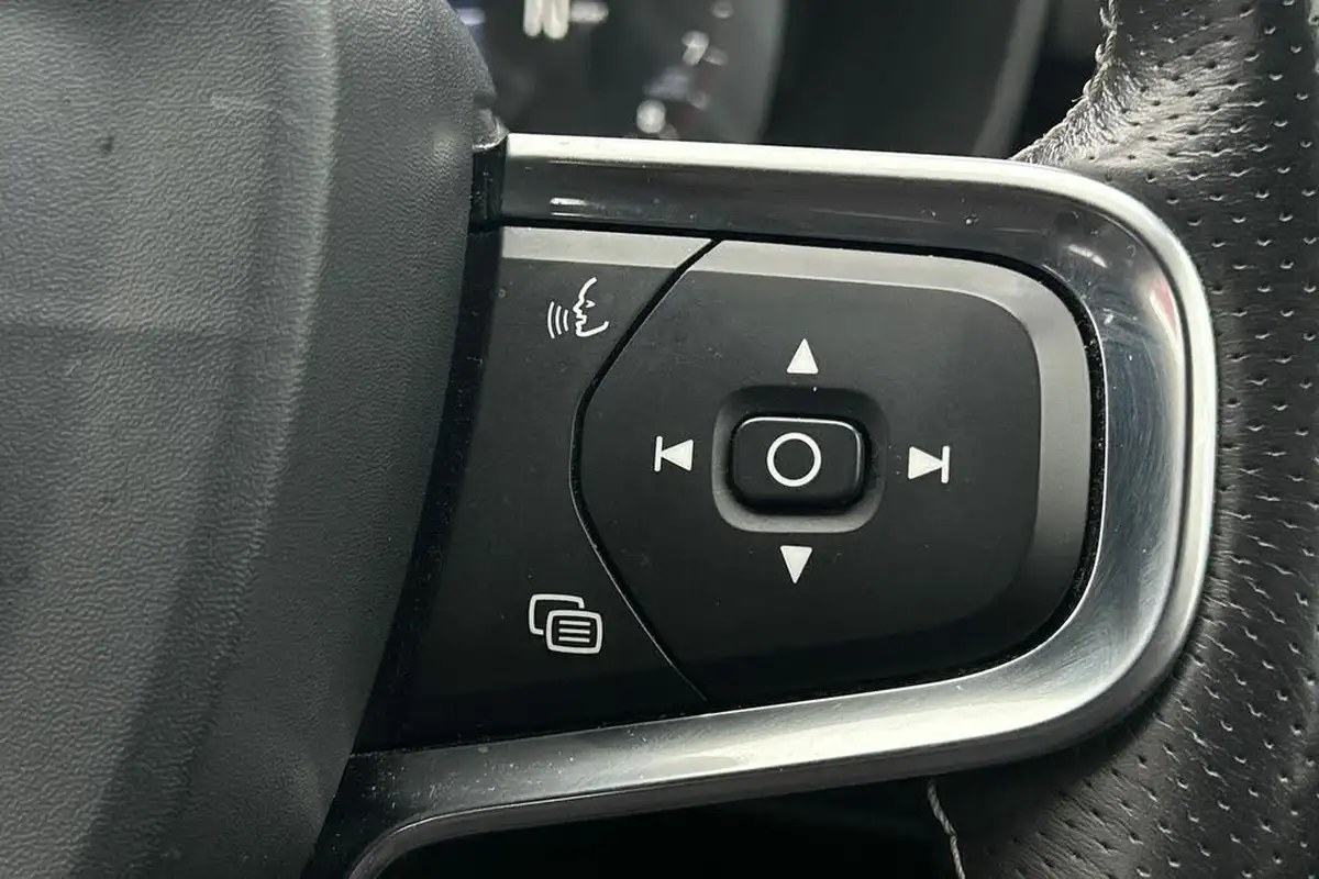 2019-volvo-xc40-15-t3-r-design-163bhp-big-8
