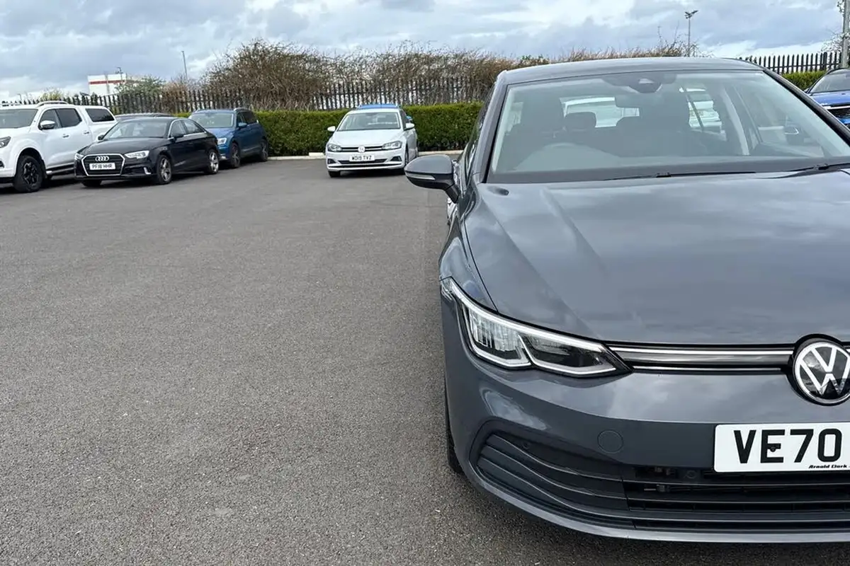 2021-volkswagen-golf-10-tsi-life-hatchback-big-23