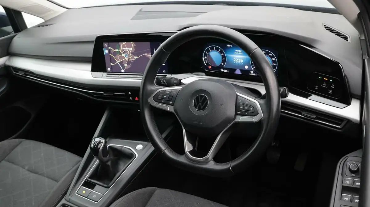 2022-volkswagen-golf-15-tsi-life-150ps-hatchback-big-9