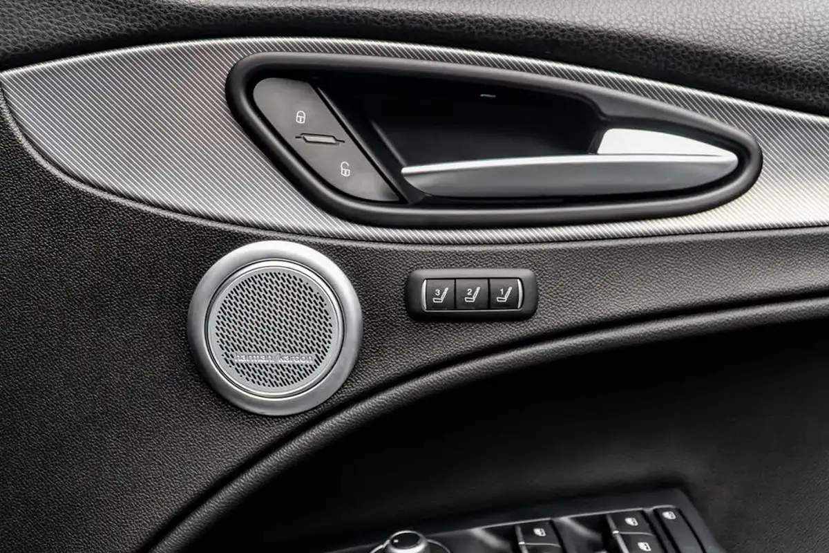 2018-alfa-romeo-stelvio-22td-milano-big-35