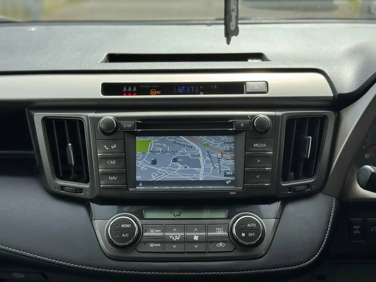 2015-toyota-rav4-20td-icon-20d-4d-awd-big-16