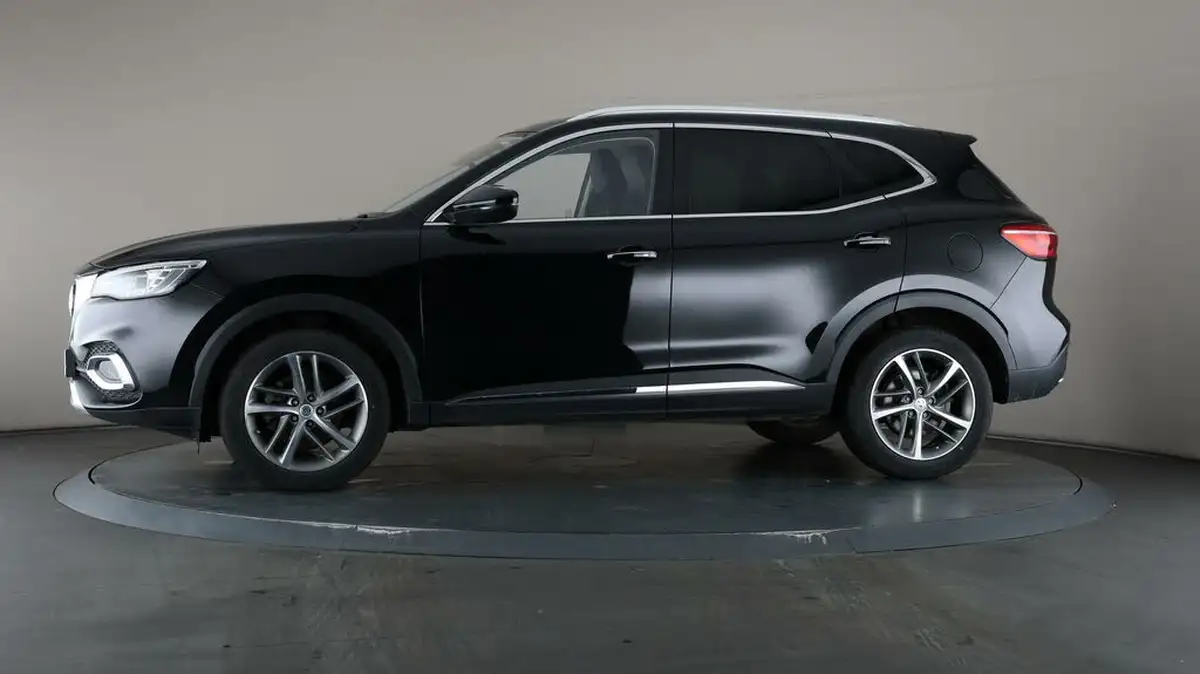 2022-mg-hs-15t-gdi-exclusive-162ps-big-30