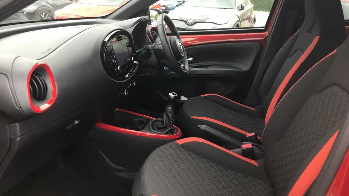 2023-toyota-aygo-x-10-vvt-i-edge-big-9