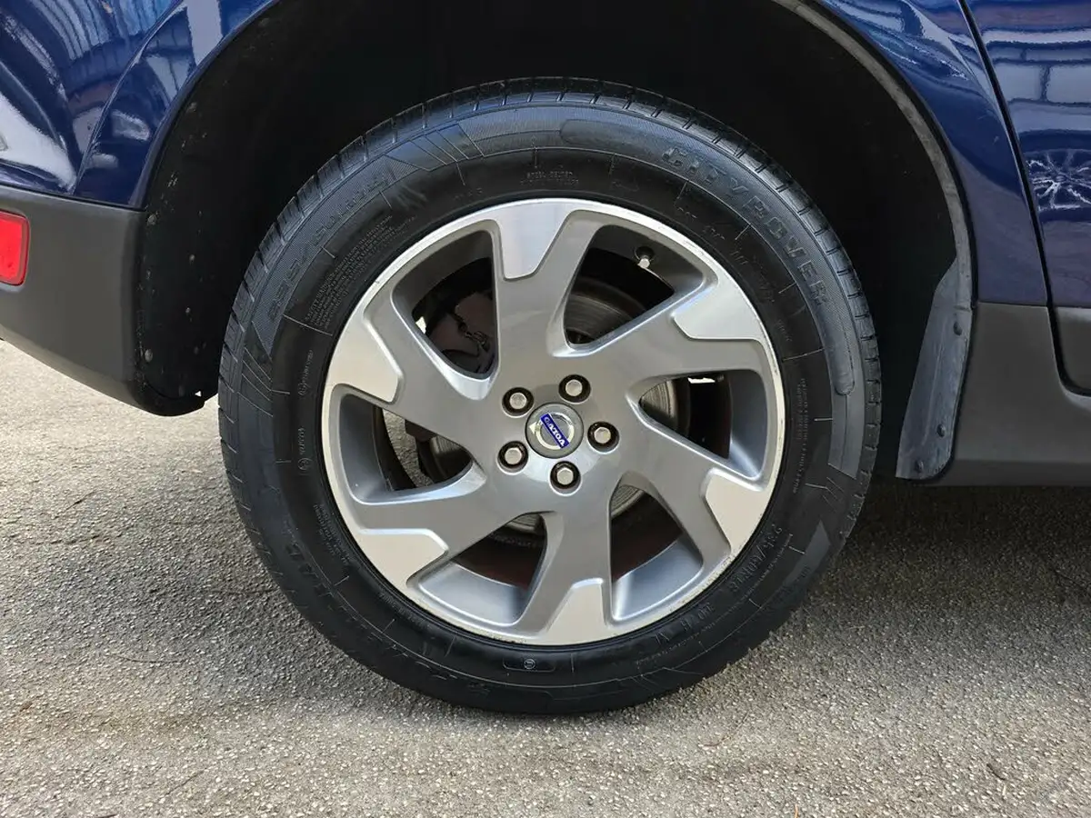 2010-volvo-xc60-20-t5-se-big-71