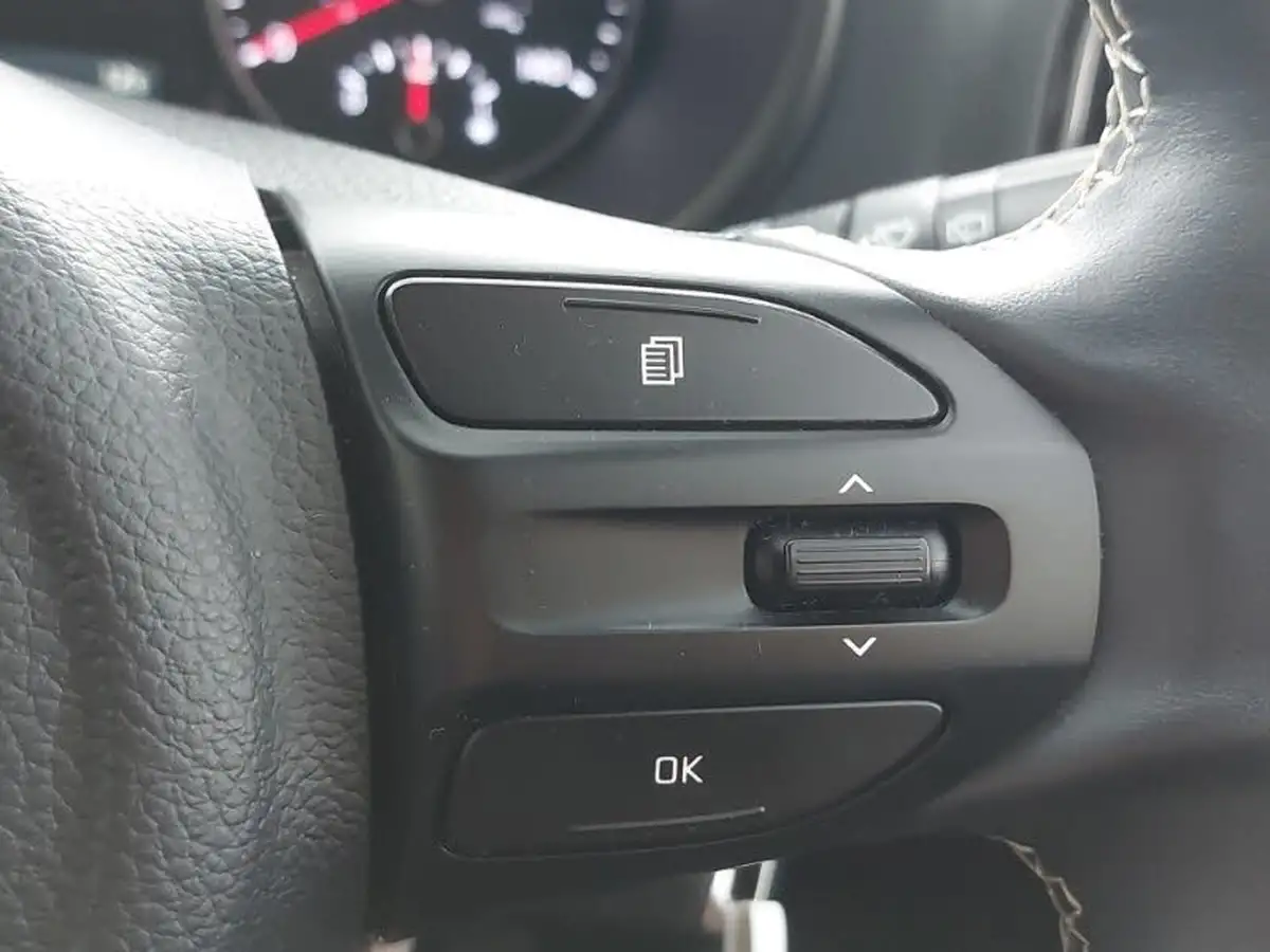 2023-kia-picanto-10-2-big-15